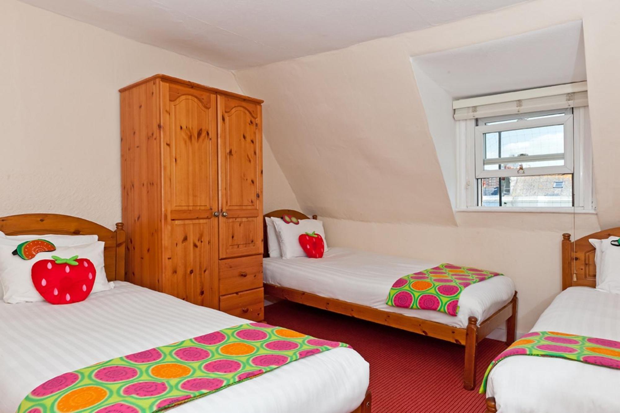 Triple Room,698452203:JPEG